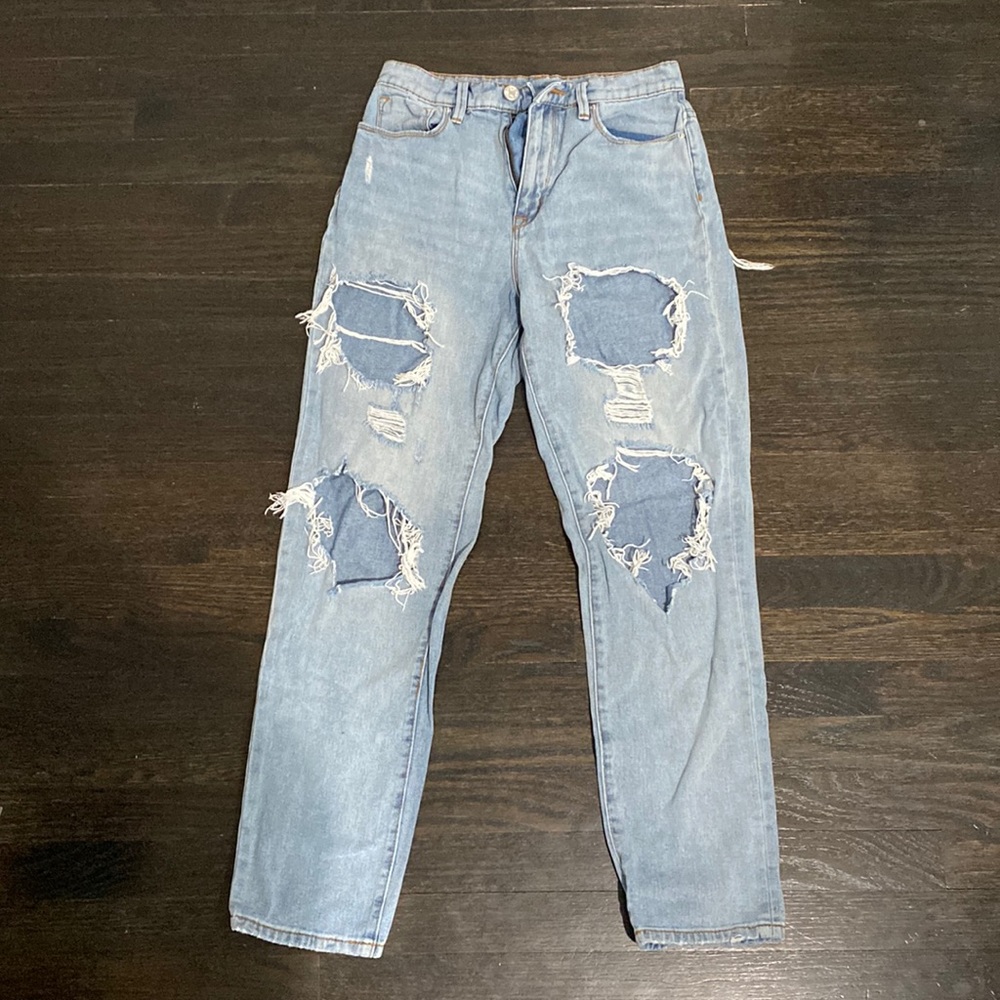 BDG ripped blue mom jeans. size 28